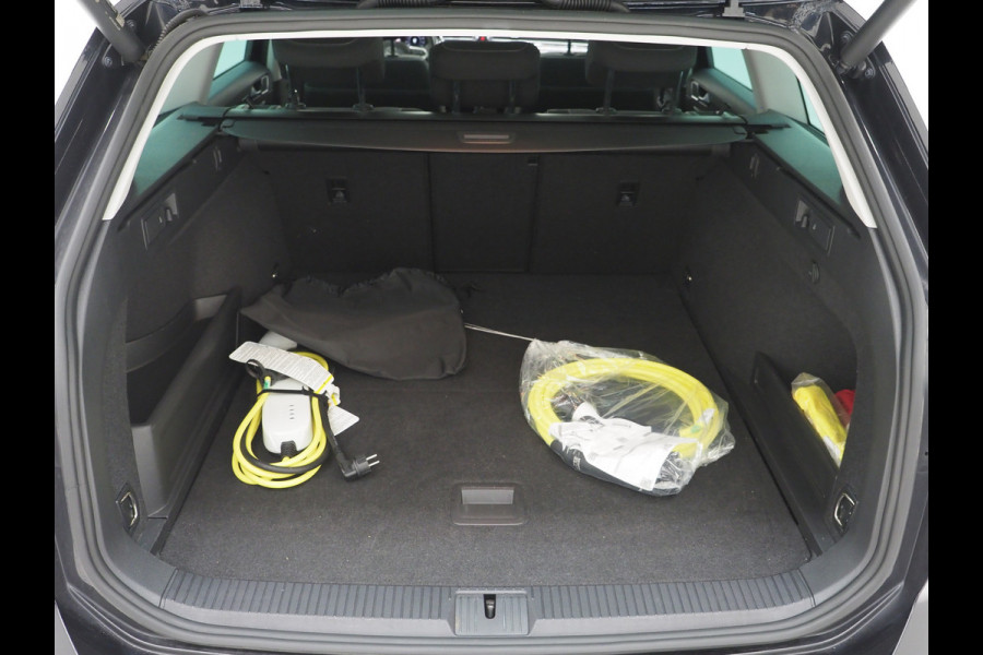 Volkswagen Passat Variant 1.4 TSI PHEV GTE | Panoramadak | Massage | Camera | Virtual | Keyless | Adaptive Cruise | Carplay