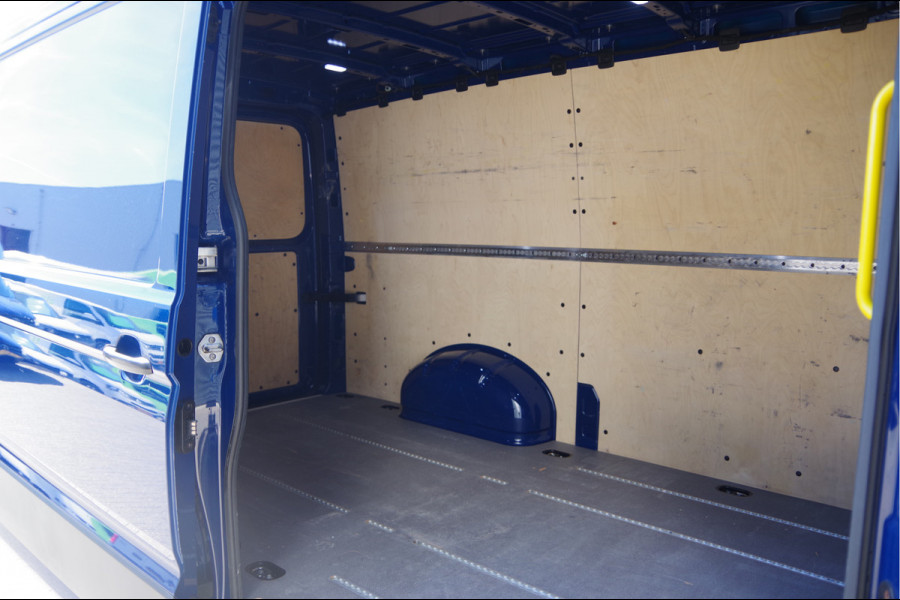 Volkswagen Crafter 35 2.0 TDI L3H2(L2H1) 3-ZITS, 140PK AUT. STANDKACHEL, GEV. ERGO COMFORT STOEL, CRUISE, NAVI, AIRCO
