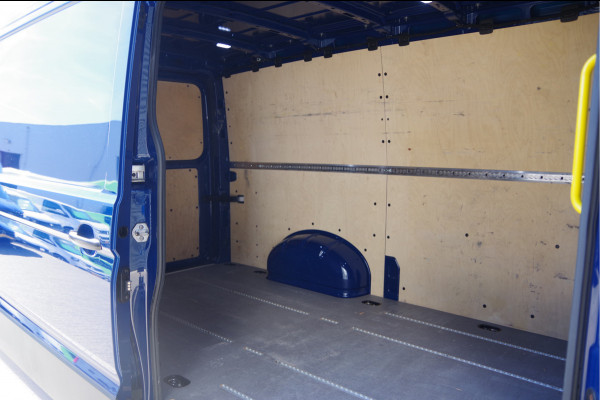 Volkswagen Crafter 35 2.0 TDI L3H2(L2H1) 3-ZITS, 140PK AUT. STANDKACHEL, GEV. ERGO COMFORT STOEL, CRUISE, NAVI, AIRCO