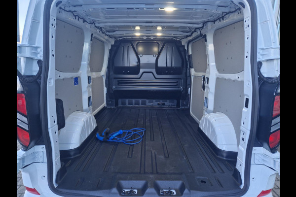 Ford Transit Custom 320 2.5 PHEV L1H1 Limited | Automaat | Stoelverwarming | Camera | 2.300 kg geremd trekgewicht