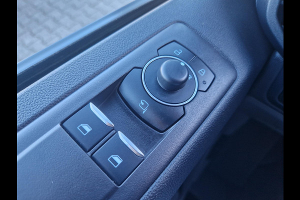 Ford Transit Custom 320 2.5 PHEV L1H1 Limited | Automaat | Stoelverwarming | Camera | 2.300 kg geremd trekgewicht