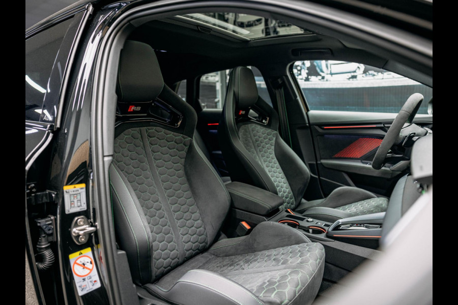 Audi RS3 Sportback 2.5 TFSI quattro | HULK edition | Carbon | Kuipstoelen | Sonos | Stoelverwarming |