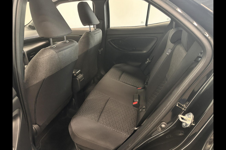 Toyota Yaris Cross 1.5 Hybrid Dynamic Navigatie Apple Carplay/Android Auto Camera Parkeersensoren achter Adaptive Cruise Control Full LED Lichtmetalen velgen Climate Control