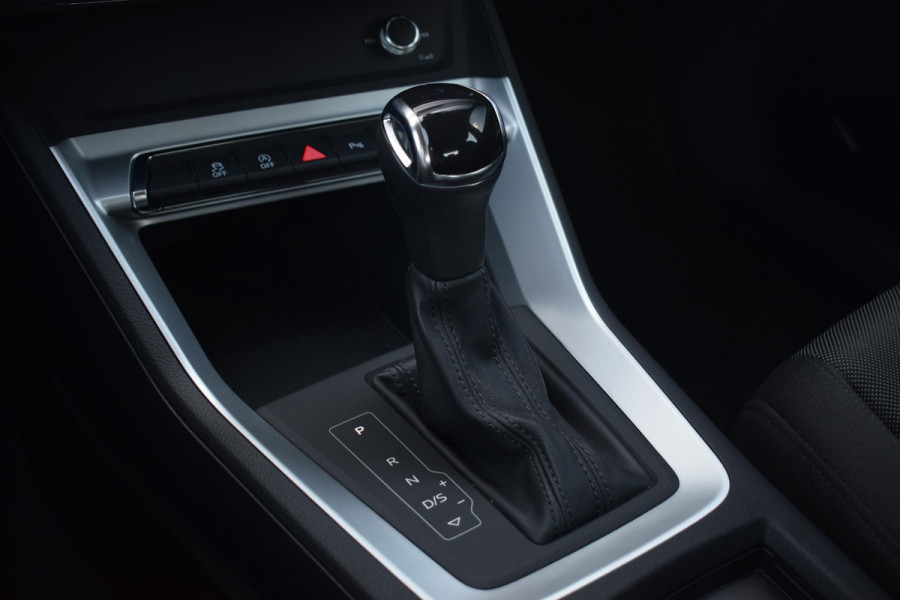 Audi Q3 35 TFSI | Apple Carplay | Elektr. achterklep | Dodehoek det. |