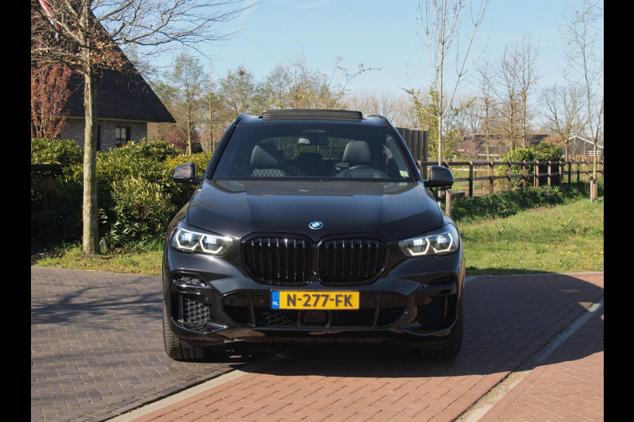 BMW X5 xDrive45e High Executive | M-Pakket | Carbon Pakket | Bowers & Wilkins | Saphirschwarz metallic | NL-Auto |