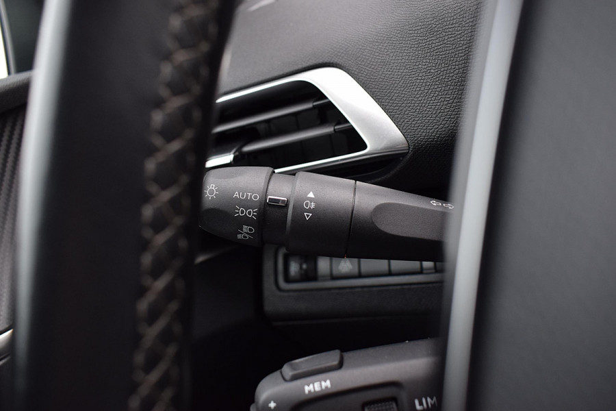Peugeot 3008 1.2 PureTech Allure | Half Leer | Camera | HUD | Apple CarPlay