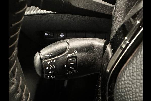 Peugeot 208 1.2 PureTech Active Pack Airco Navi Carplay PDC Achter Full LED Cruise Control 16" LM Velgen Distributieriem reeds vervangen!
