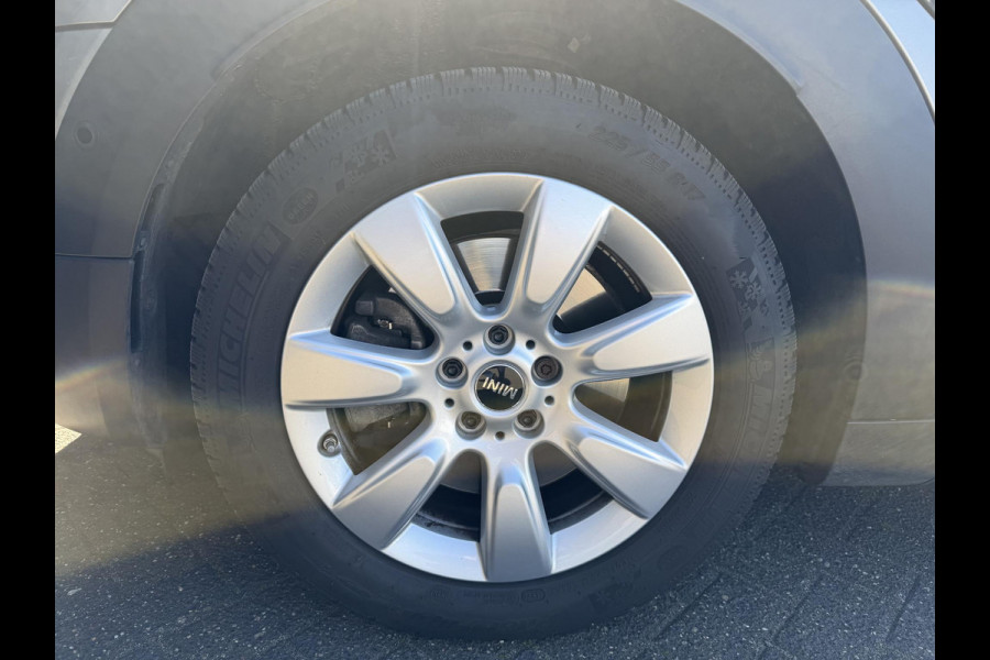 MINI Countryman 1.5 Cooper S E ALL4 Chili | Panoramadak | Camera | Head-Up Display | Harmon Kardon | Navigatie | Elektrische Achterklep |