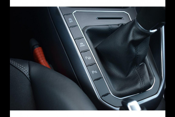 Volkswagen Polo 1.0 TSI Highline Business R | R-Line | Apple CarPlay | Half Leer | Sportstoelen
