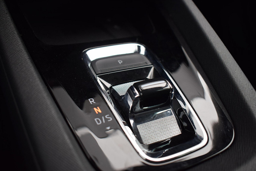 Škoda Octavia Combi 1.0 e-TSI Business Edition | Apple CarPlay | Stoelverw. | Camera | Sportstoelen