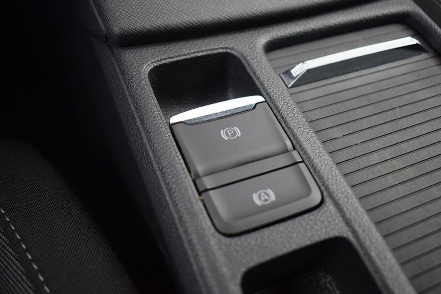 Škoda Octavia Combi 1.0 e-TSI Business Edition | Apple CarPlay | Stoelverw. | Camera | Sportstoelen