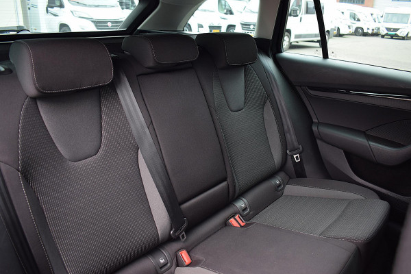 Škoda Octavia Combi 1.0 e-TSI Business Edition | Apple CarPlay | Stoelverw. | Camera | Sportstoelen