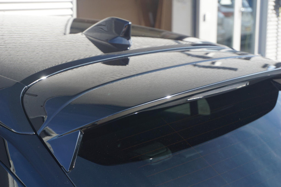 Opel Corsa 1.2 Turbo Ultimate Alcantara | Massage | All Weather banden | Winter pack | Parkpilots/Camera 180° | Keyless |