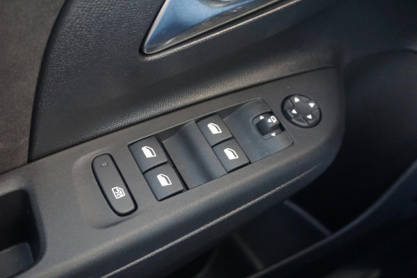 Opel Corsa 1.2 Turbo Ultimate Alcantara | Massage | All Weather banden | Winter pack | Parkpilots/Camera 180° | Keyless |