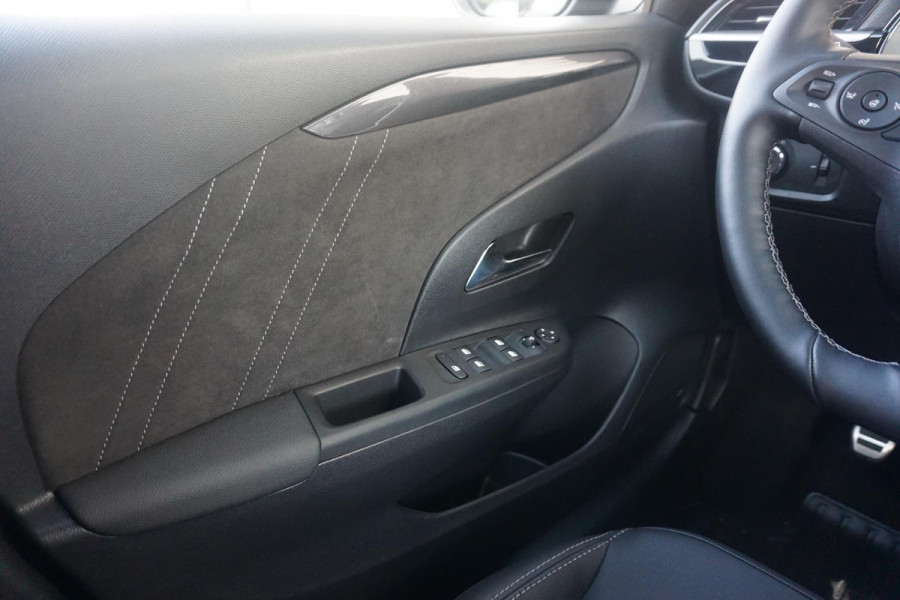 Opel Corsa 1.2 Turbo Ultimate Alcantara | Massage | All Weather banden | Winter pack | Parkpilots/Camera 180° | Keyless |