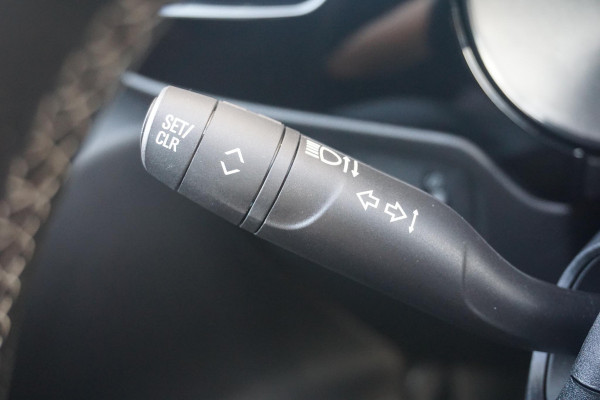 Opel Corsa 1.2 Turbo Ultimate Alcantara | Massage | All Weather banden | Winter pack | Parkpilots/Camera 180° | Keyless |