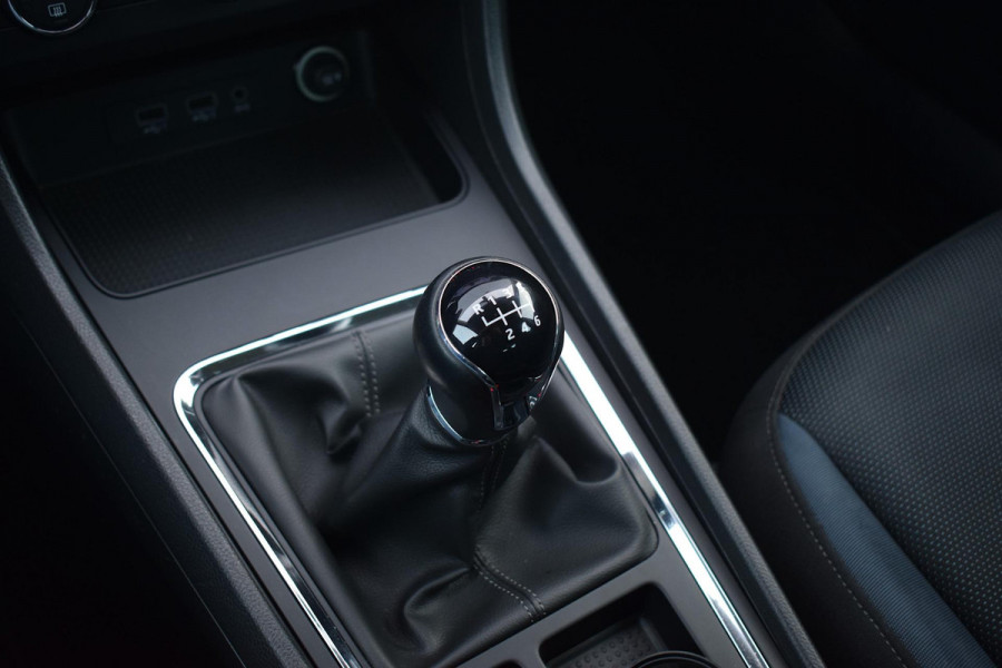 Seat Ateca 1.0 EcoTSI Style Business Intense | Trekhaak | Apple CarPlay | Camera | Climate