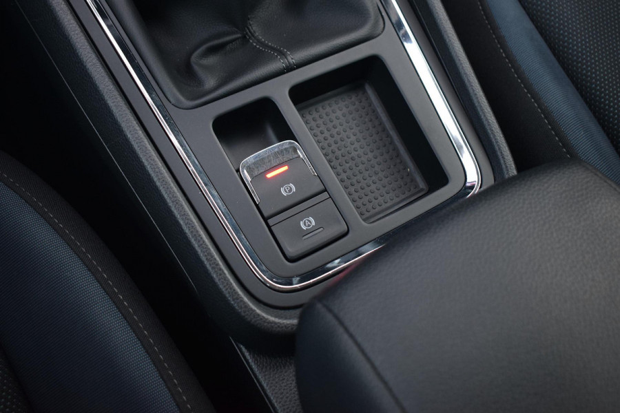 Seat Ateca 1.0 EcoTSI Style Business Intense | Trekhaak | Apple CarPlay | Camera | Climate