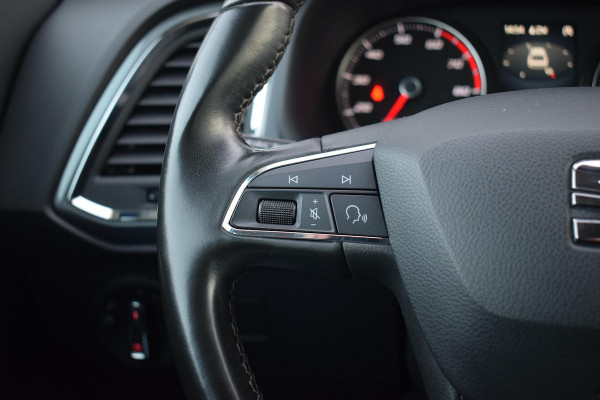 Seat Ateca 1.0 EcoTSI Style Business Intense | Trekhaak | Apple CarPlay | Camera | Climate