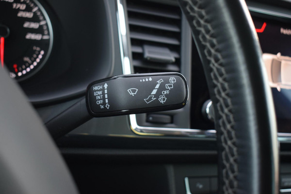 Seat Ateca 1.0 EcoTSI Style Business Intense | Trekhaak | Apple CarPlay | Camera | Climate