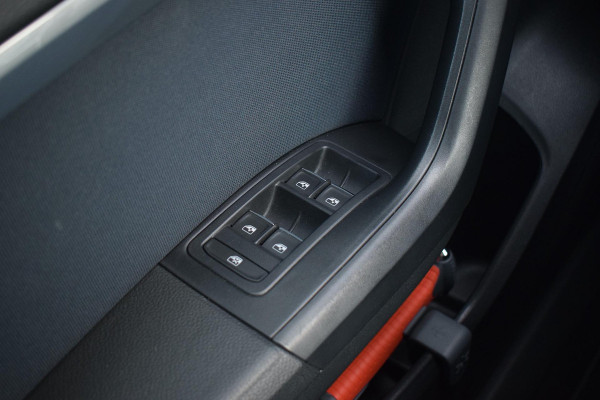 Seat Ateca 1.0 EcoTSI Style Business Intense | Trekhaak | Apple CarPlay | Camera | Climate