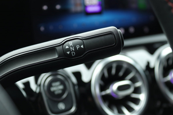 Mercedes-Benz CLA-Klasse 220 4MATIC Sfeerverlichting AMG Pakket Pano