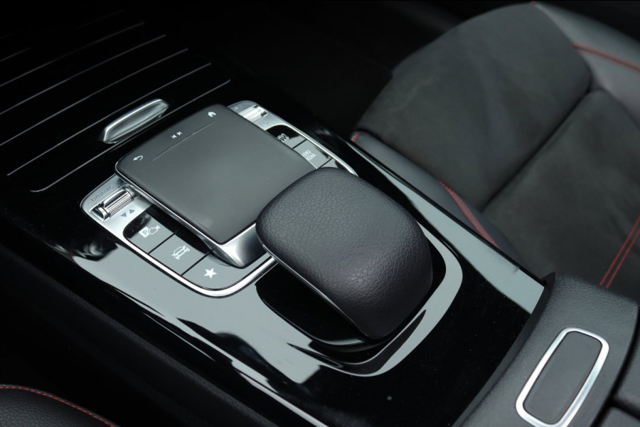 Mercedes-Benz CLA-Klasse 220 4MATIC Sfeerverlichting AMG Pakket Pano