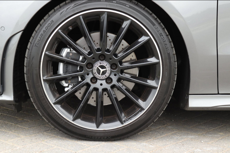 Mercedes-Benz CLA-Klasse 220 4MATIC Sfeerverlichting AMG Pakket Pano