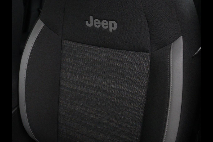 Jeep Avenger Longitude 54 kWh | SOH 93% | Warmtepomp | Carplay | Navigatie | Parkeerhulp | Full LED | Climate control | Cruise control