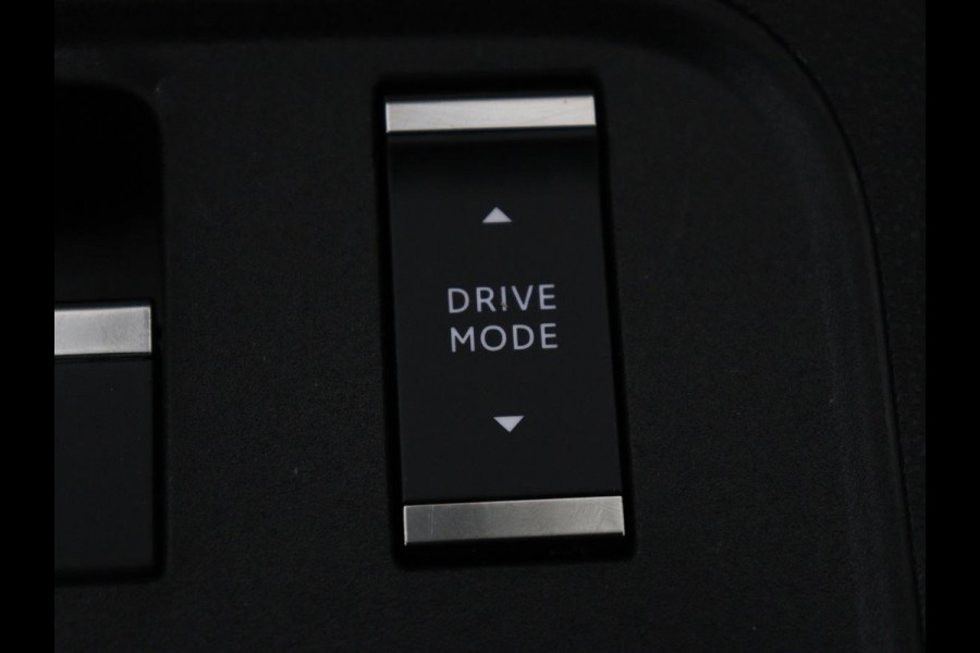 Jeep Avenger Longitude 54 kWh | SOH 93% | Warmtepomp | Carplay | Navigatie | Parkeerhulp | Full LED | Climate control | Cruise control