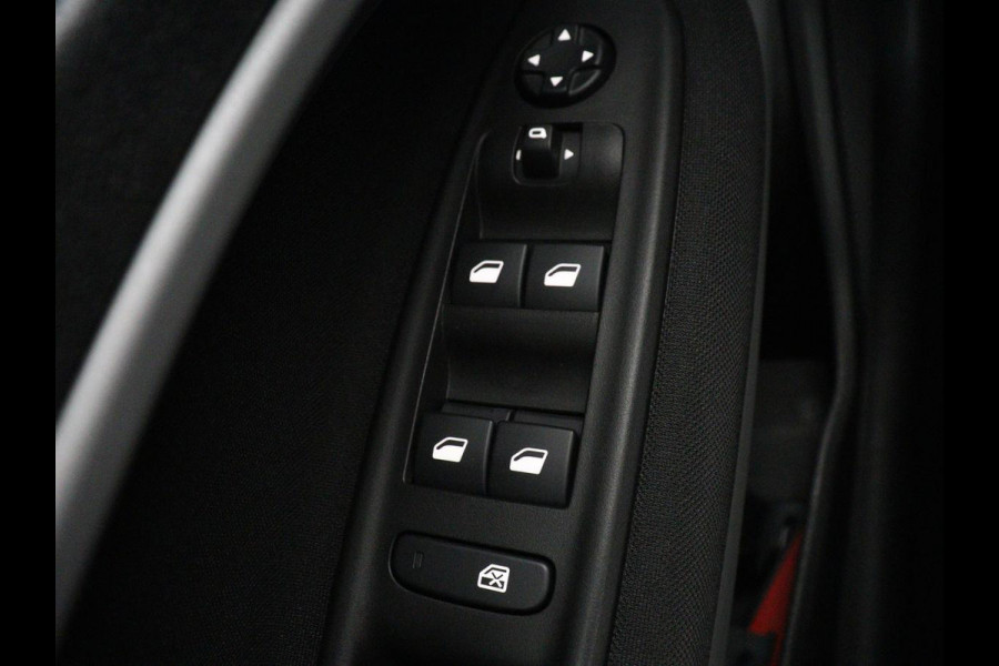 Jeep Avenger Longitude 54 kWh | SOH 93% | Warmtepomp | Carplay | Navigatie | Parkeerhulp | Full LED | Climate control | Cruise control