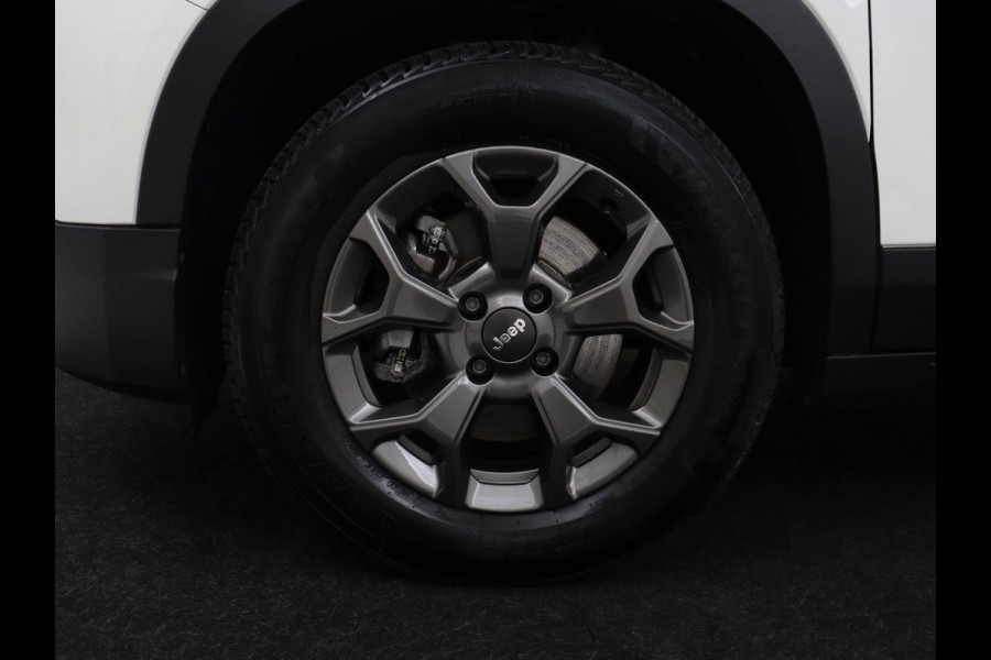 Jeep Avenger Longitude 54 kWh | SOH 93% | Warmtepomp | Carplay | Navigatie | Parkeerhulp | Full LED | Climate control | Cruise control