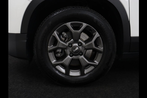 Jeep Avenger Longitude 54 kWh | SOH 93% | Warmtepomp | Carplay | Navigatie | Parkeerhulp | Full LED | Climate control | Cruise control