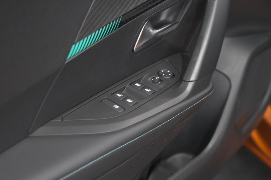 Peugeot 2008 PureTech 130 EAT8 Allure | Allseason Banden | Camera | Navigatie | Parkeersensoren