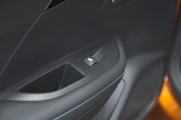 Peugeot 2008 PureTech 130 EAT8 Allure | Allseason Banden | Camera | Navigatie | Parkeersensoren