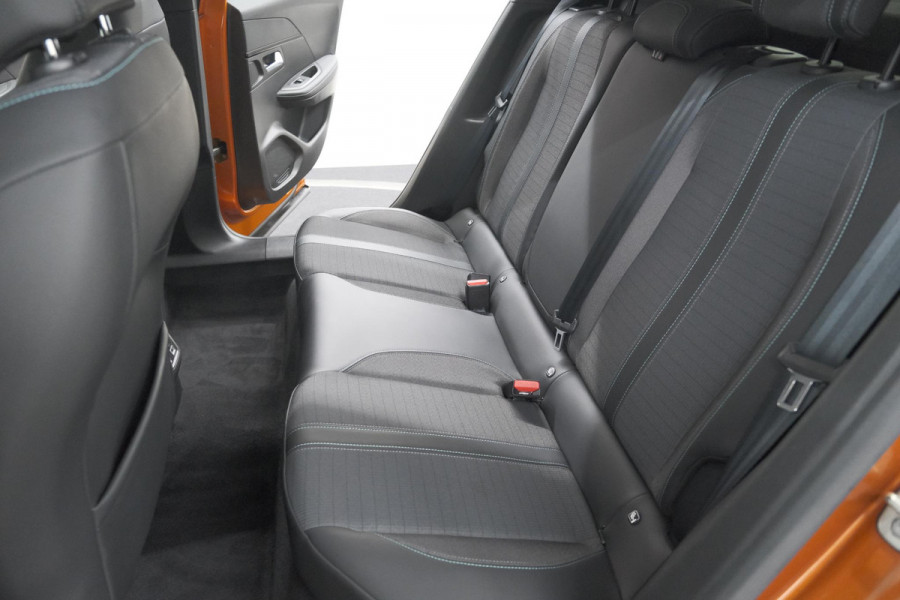 Peugeot 2008 PureTech 130 EAT8 Allure | Allseason Banden | Camera | Navigatie | Parkeersensoren