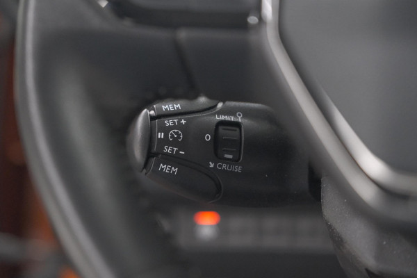 Peugeot 2008 PureTech 130 EAT8 Allure | Allseason Banden | Camera | Navigatie | Parkeersensoren