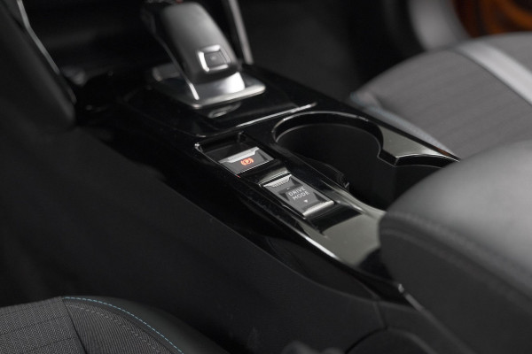 Peugeot 2008 PureTech 130 EAT8 Allure | Allseason Banden | Camera | Navigatie | Parkeersensoren
