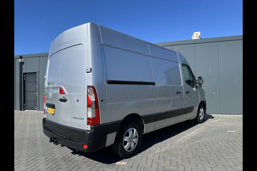 Renault Master T35 2.3 dCi 135 PK / L2H2 / 1e EIG. / TREKHAAK / 2x SCHUIFDEUR / CAMERA / AIRCO / CRUISE / BLIND SPOT