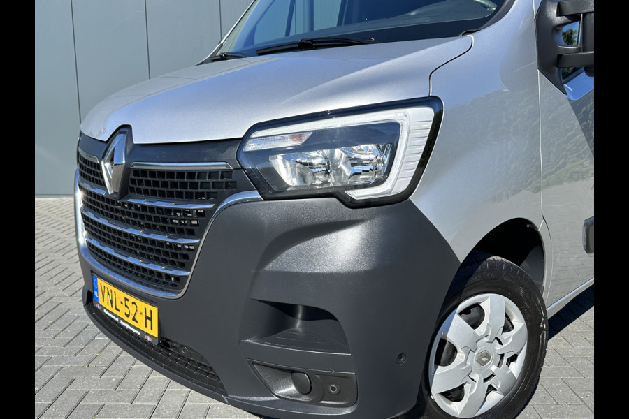 Renault Master T35 2.3 dCi 135 PK / L2H2 / 1e EIG. / TREKHAAK / 2x SCHUIFDEUR / CAMERA / AIRCO / CRUISE / BLIND SPOT