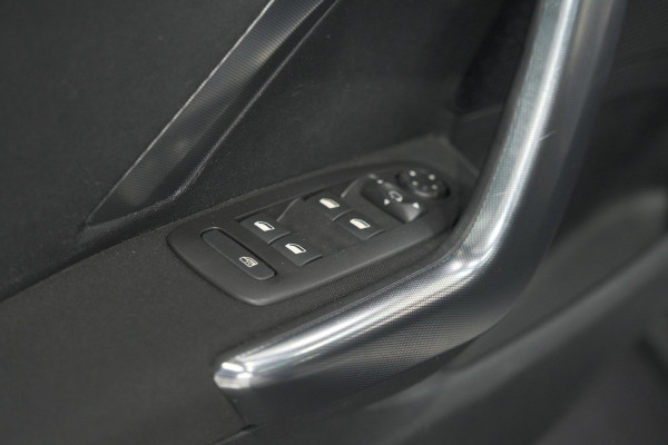 Peugeot 2008 PureTech 110 Allure | Panoramadak | Apple Carplay | Navigatie | Parkeersensoren