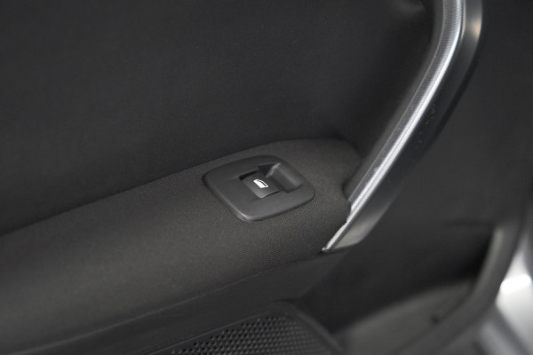 Peugeot 2008 PureTech 110 Allure | Panoramadak | Apple Carplay | Navigatie | Parkeersensoren
