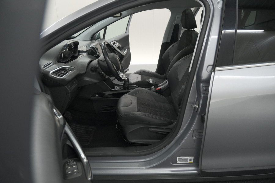 Peugeot 2008 PureTech 110 Allure | Panoramadak | Apple Carplay | Navigatie | Parkeersensoren