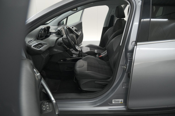 Peugeot 2008 PureTech 110 Allure | Panoramadak | Apple Carplay | Navigatie | Parkeersensoren