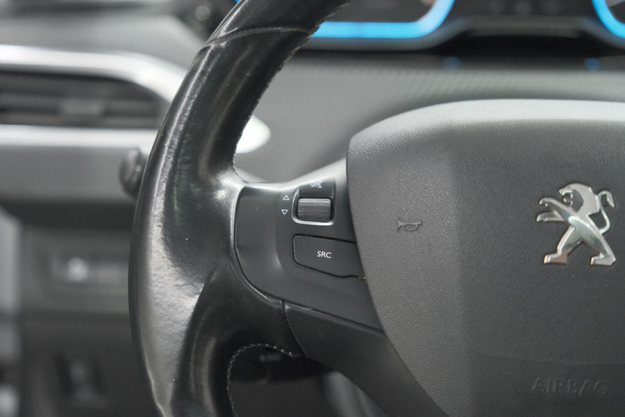 Peugeot 2008 PureTech 110 Allure | Panoramadak | Apple Carplay | Navigatie | Parkeersensoren