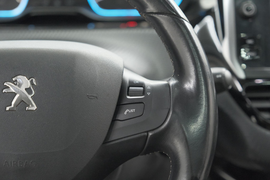 Peugeot 2008 PureTech 110 Allure | Panoramadak | Apple Carplay | Navigatie | Parkeersensoren