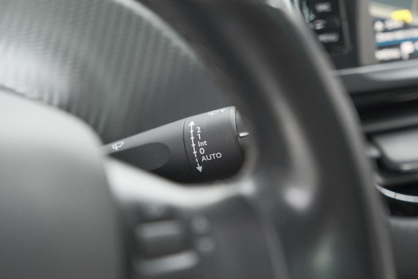 Peugeot 2008 PureTech 110 Allure | Panoramadak | Apple Carplay | Navigatie | Parkeersensoren