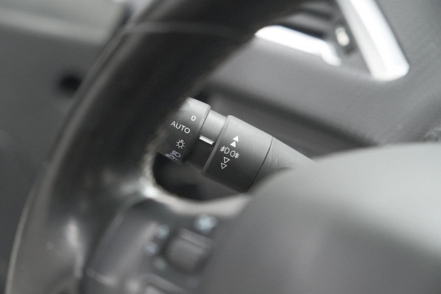 Peugeot 2008 PureTech 110 Allure | Panoramadak | Apple Carplay | Navigatie | Parkeersensoren