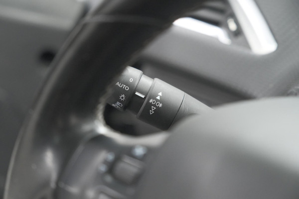 Peugeot 2008 PureTech 110 Allure | Panoramadak | Apple Carplay | Navigatie | Parkeersensoren
