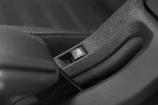 Peugeot 2008 PureTech 110 Allure | Panoramadak | Apple Carplay | Navigatie | Parkeersensoren